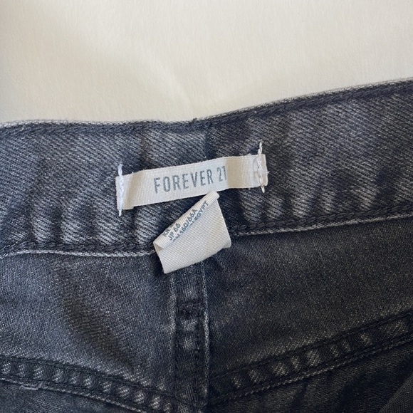 Forever 21 Black Distressed/Ripped Straight Leg Jeans Size Small - Picture 2 of 5